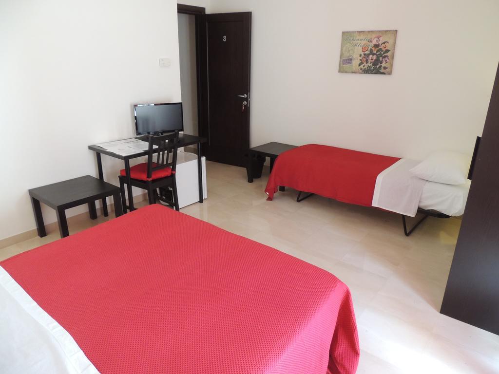 Domus Taranto Unica Sede Hotel Room photo