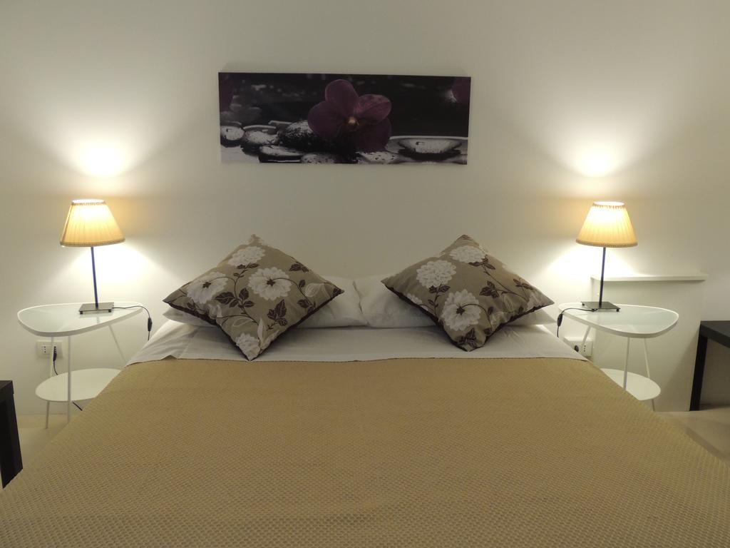 Domus Taranto Unica Sede Hotel Room photo